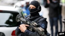 Specijalna policija na ulicama Pariza, 20. maj 2016.