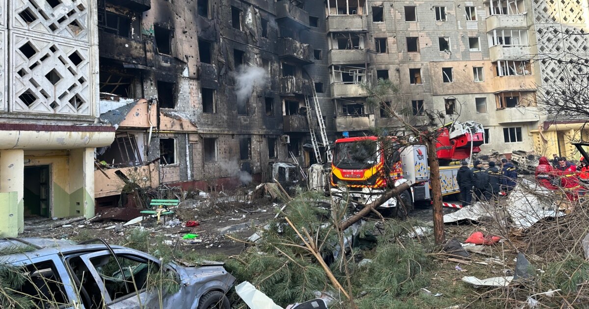 Тернопіль: 93 поранених через російський удар, люди залишаються під завалами