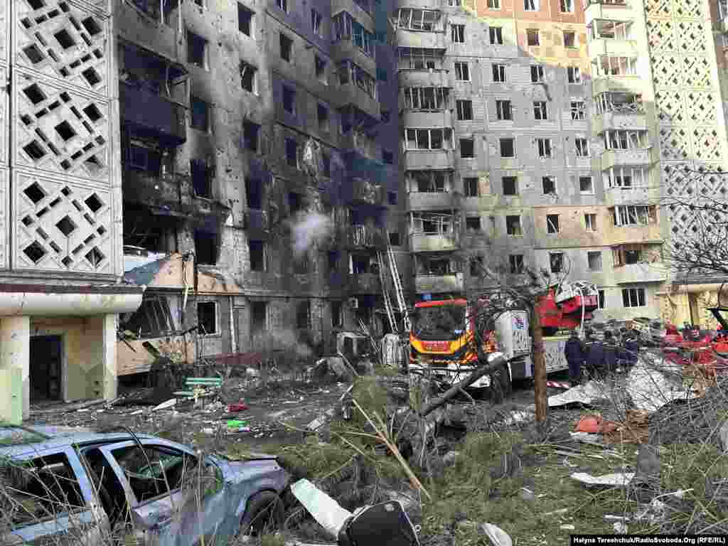 Наслідки пожежі у багатоповерхівці у Тернополі, в яку влучив російський безпілотник