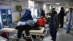 Fără burka, fără asistență medicală: femeile afgane spun că talibanii impun codul vestimentar în spitalele din Herat