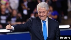 Fostul președinte SUA, Bill Clinton, le-a cerut susținătorilor să nu se complacă și să creadă că alegerile sunt ca și câștigate.