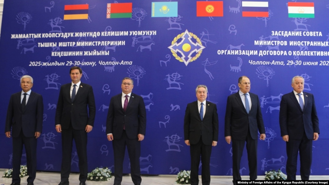 Әйелі мен қызының порносы