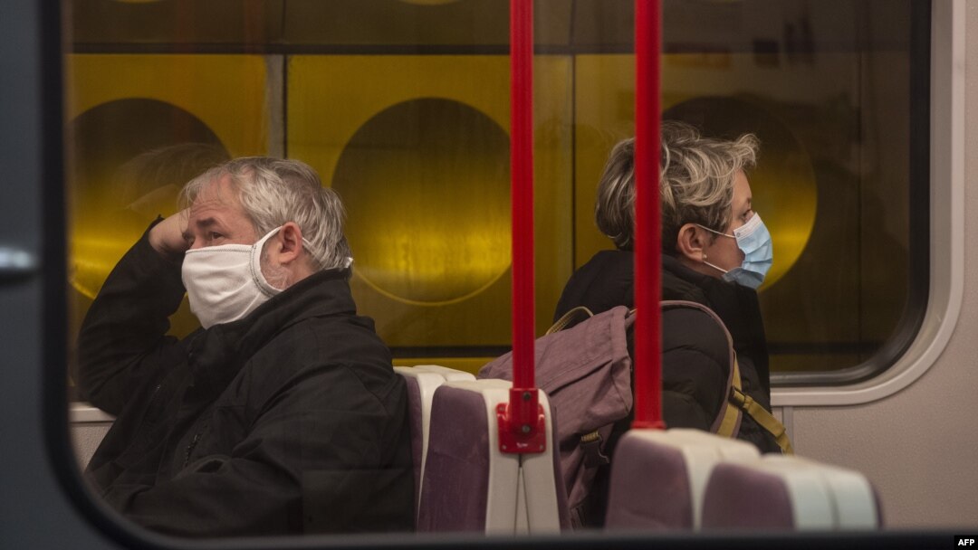 Măsurile luate de alte state europene merg de la obligativitatea purtării măștii până la măsurarea temperaturii, iar încălcarea regulilor e sancționată cu amenzi usturătoare.