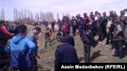 Дел од демонстрантите на денешните протести во Киргистан 