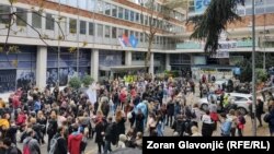Studenti u blokadi blokiraju Radio Televiziju Srbije u Beogradu, 15. aprila 2025.