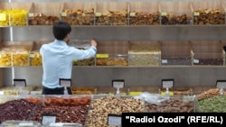 Яке аз фурӯшгоҳҳои Душанбе