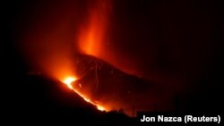 Lava i dim nakon erupcije vulkana na kanarskom ostrvu La Palma 24. septembar 2021.