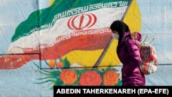 A mural of Iran’s national flag on a street in Tehran earlier this month. Some hard-liners in the country have warned the government not to repeat the mistakes of the past by negotiating with the United States.