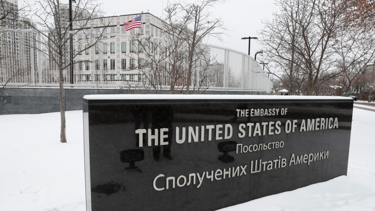 Посольство США запропонувало американцям подумати про від’їзд з України. У МЗС просять не нагнітати