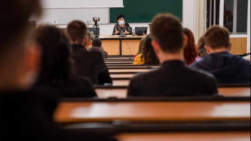Anul universitar 2025-2026 | Burse mai mici și fără transport gratuit. Președintele ANOSR: Munca în timpul studiilor duce la abandon