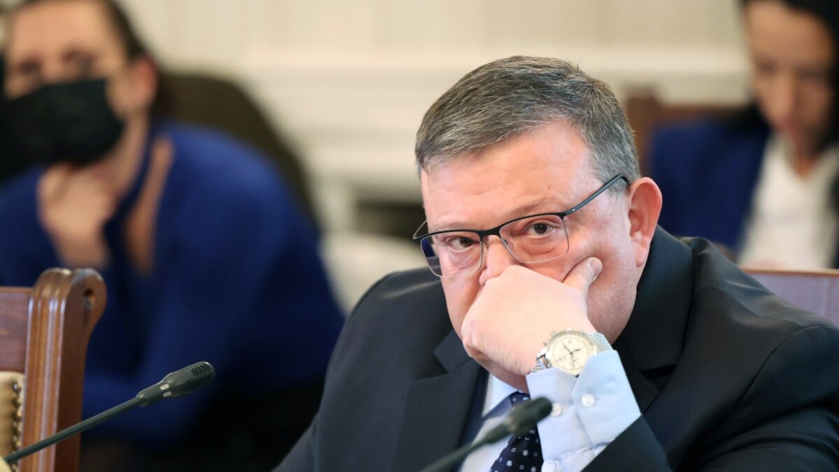 Председателят на антикорупционната комисия (КПКОНПИ) Сотир Цацаров е обявил пред