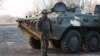 Войник от армията на Беларус патрулира в Казахстан, 9 януари 2022.