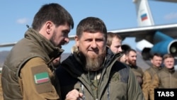 Президент Чечні Рамзан Кадиров (в центрі)