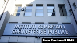 Ndërtesa e Institutit Kombëtar të Shëndetësisë Publike të Kosovës në Prishtinë. Fotografi nga arkivi. 