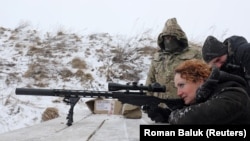 Подготовка сил территориальной обороны Украины под Львовом