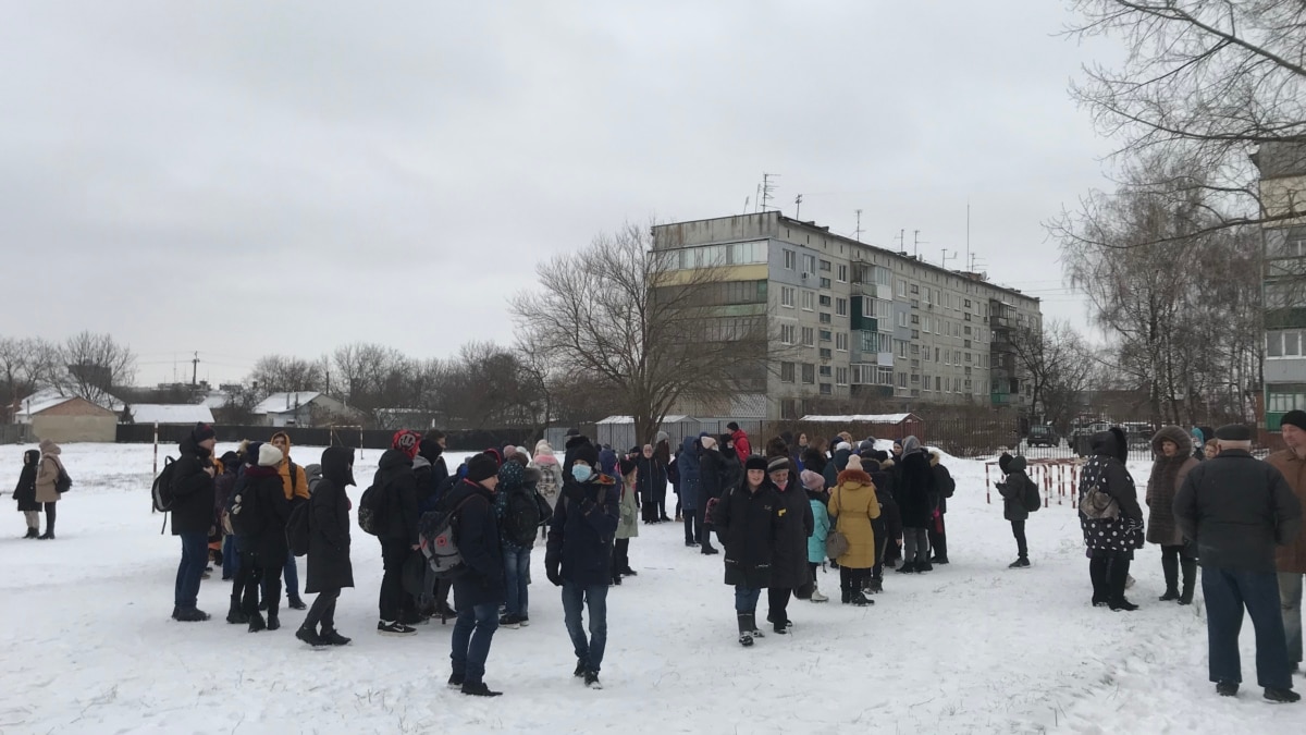 Двое маленьких девочек были в слезах»: во всех школах Славянска искали  взрывчатку