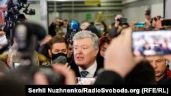 Петро Порошенко після завершення процедури перетину кордону, Київ, 17 січня 2022 року