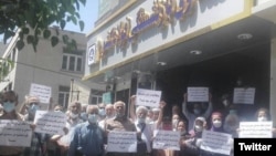 عکس مربوط به تجمع اعتراضی پیشین بازنشستگان صندوق فولاد است
