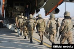 Trupe armene din Organizația Tratatului de Securitate Colectivă se îmbarcă pentru misiunea din Kazahstan.