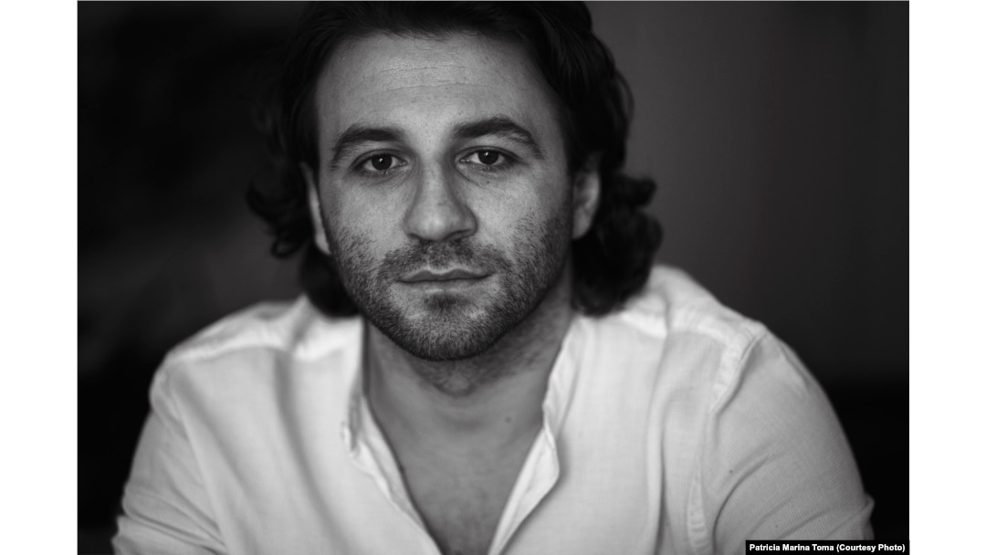 Valer și-a făcut doctoratul în 2013, în domeniul istoriei