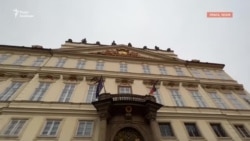 Кувалдою по «Північному потоку-2»: у Празі протестували під німецьким і російським посольствами (відео)