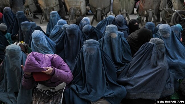 ارشیف: په کابل کې بېوزله مېرمن او ماشومان