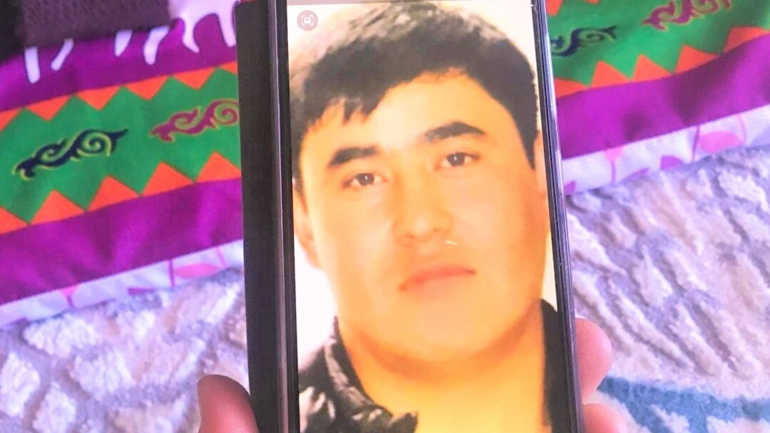 Жігіттердің бір-біріне серуенуі видео