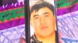 Фотография погибшего 35-летнего Ерасыла Калыкула на экране смартфона