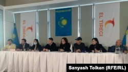 Участники пресс-конференции с призывом создать комиссию по расследованию январских событий. Нур-Султан, 19 января 2022 года