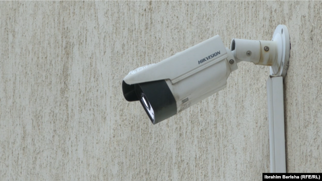 Kamera e kompanisë HikVision e vendosur te objekti i Zyrës së Kryeprokurorit të Shtetit.