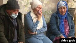 Семья запытанного до смерти Жасулана Анафияева оплакивает потерю. Алматы, январь 2022 года