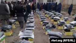 Avganistanci čekaju da dobiju pomoć poslatu iz Kine koja uključuje hranu i zimsku odeću, Kunduz, 6. januar