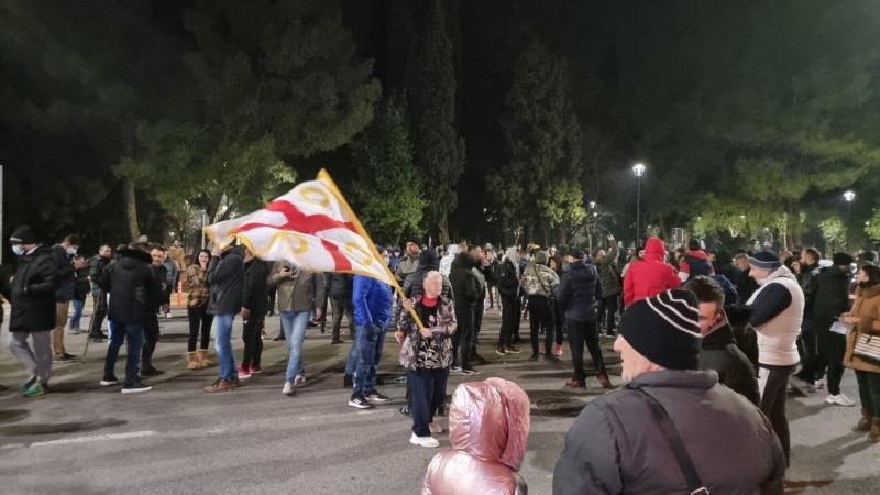 Premijer Krivokapić traži razrješenje vicepremijera Abazovića, protest pred Vladom Crne Gore