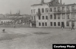 Забудова вуліцы Калініна паміж Біржавым завулкам і вуліцай Вольнай у 1942 годзе