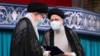 ابراهیم رئیسی و علی خامنه‌ای در مراسم تنفیذ حکم ریاست جمهوری در مردادماه ۱۴۰۰