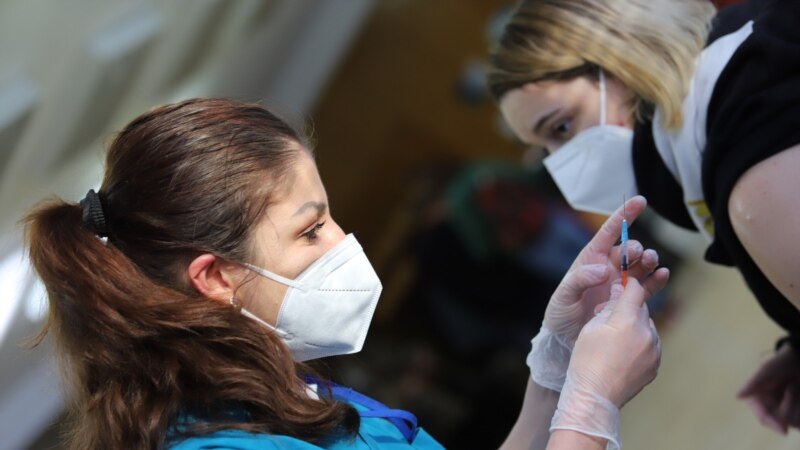 Greqia do të largojë kërkesën për testim për udhëtarët e vaksinuar