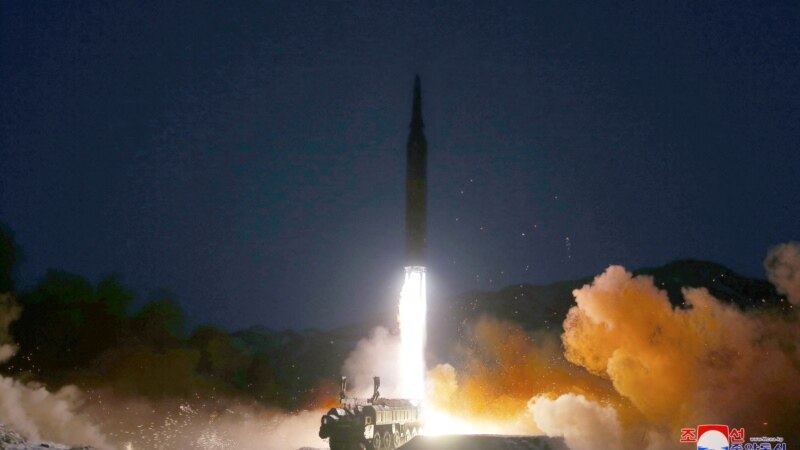 Koreja e Veriut thotë se ka testuar një raketë të re hipersonike