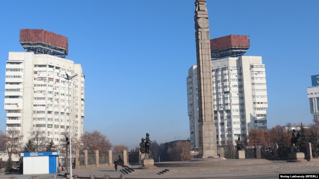 На площади Республики в Алматы 27 января 2022 года. 6 января, согласно свидетельствам очевидцев, силовики стреляли по находившимся в этом месте мирным демонстрантам 