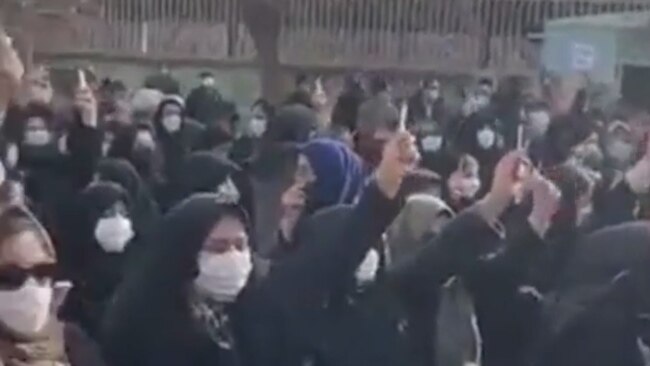 Iranian Teachers Demand Better Pay In 'Power Of The Pen' Protest