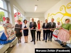 Maruzsa Zoltán államtitkár a Kiskunhalasi Kertvárosi Általános Iskola fejlesztésének projektzáró rendezvényén, 2021. augusztus 31-én
