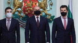 Председателят на парламента Никола Минчев, президентът Румен Радев и премиера Кирил Петков в началото на Консултативния съвет за национална сигурност