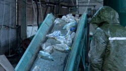 Pénzt csinálnak a műanyag szemétből, közben Kirgizisztánt is megtisztítják