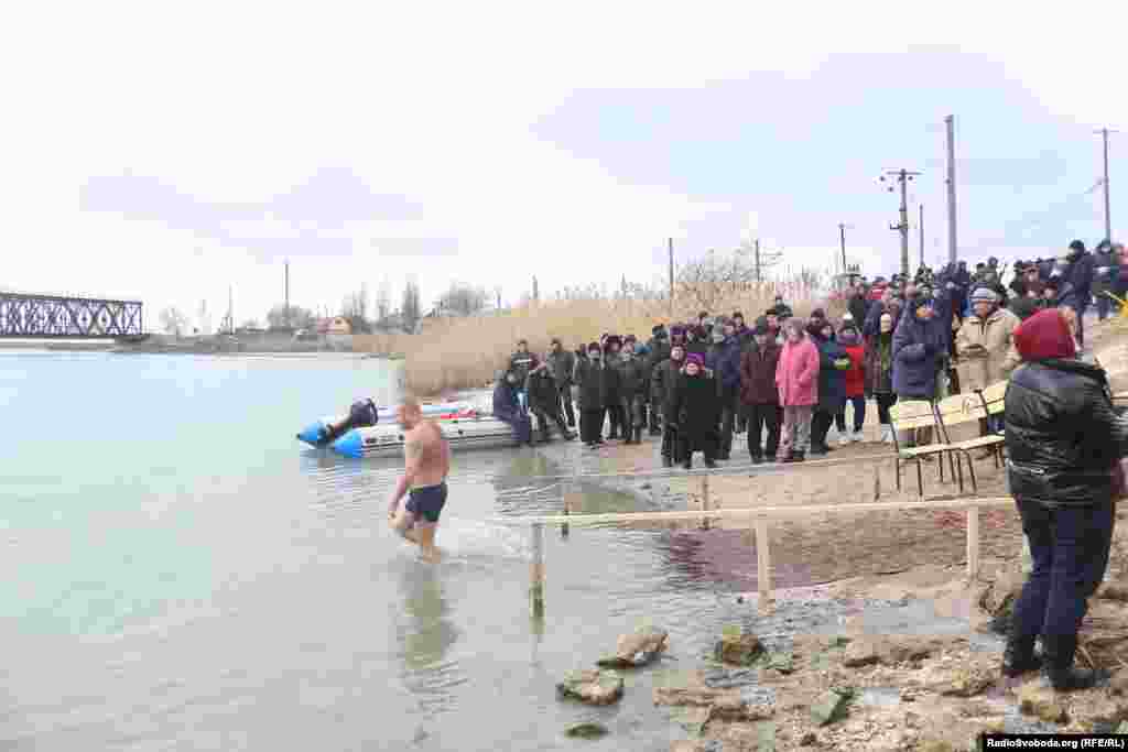 У Генічеську перед святковим купанням провели молитву на березі Азовського моря&nbsp;