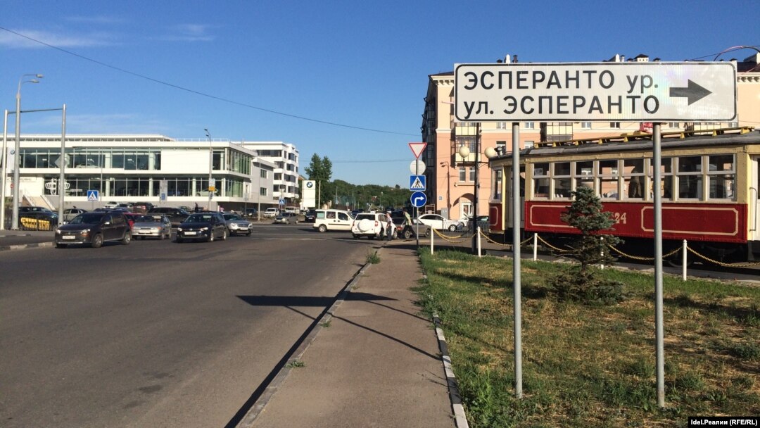 Дорожный знак в Казани, июль 2015 года