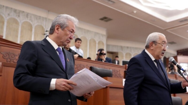 Депутаттар Мадумаров менен Масалиев сурактан чыгышты