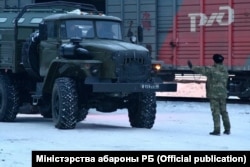 Вивантаження російських військ у Білорусі під час проведення військових навчань. Січень 2022 року