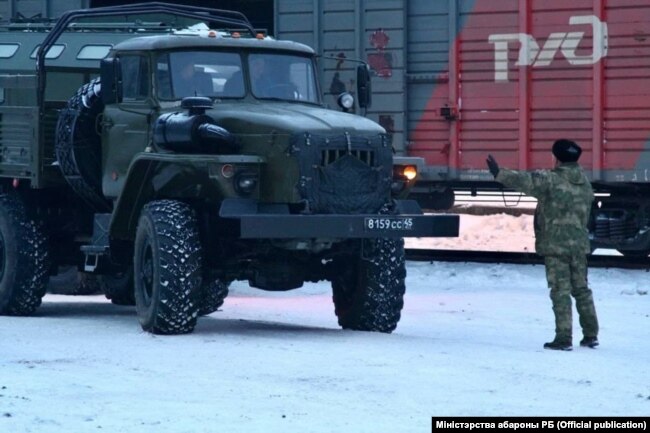 Вивантаження російських військ у Білорусі під час проведення військових навчань. Січень 2022 року