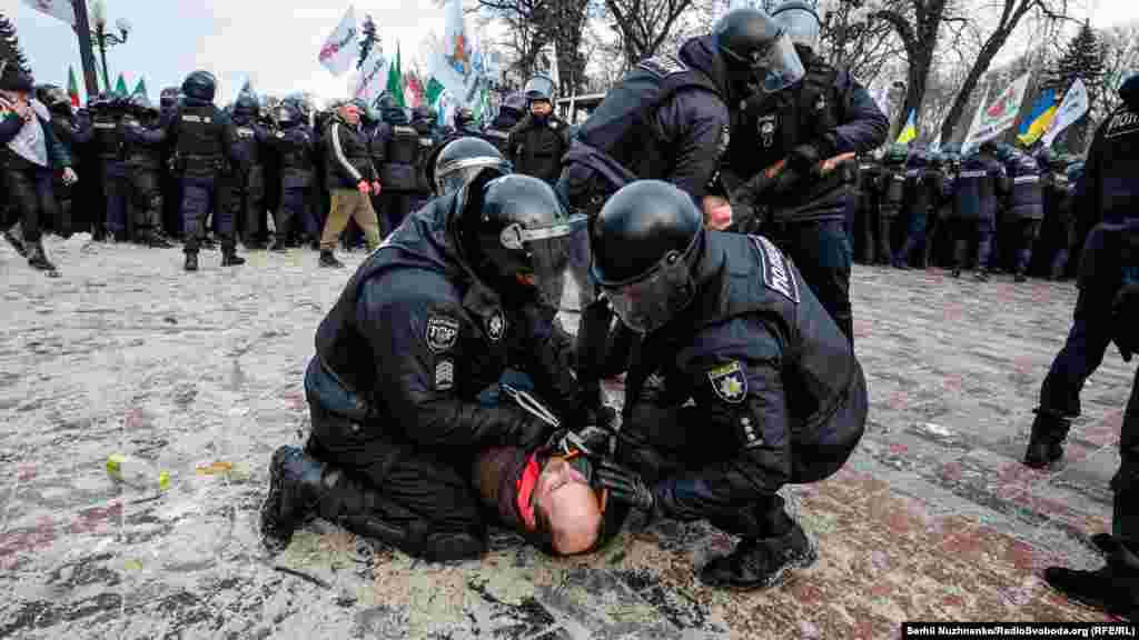 Затримання учасників акції проти запровадження касових апаратів