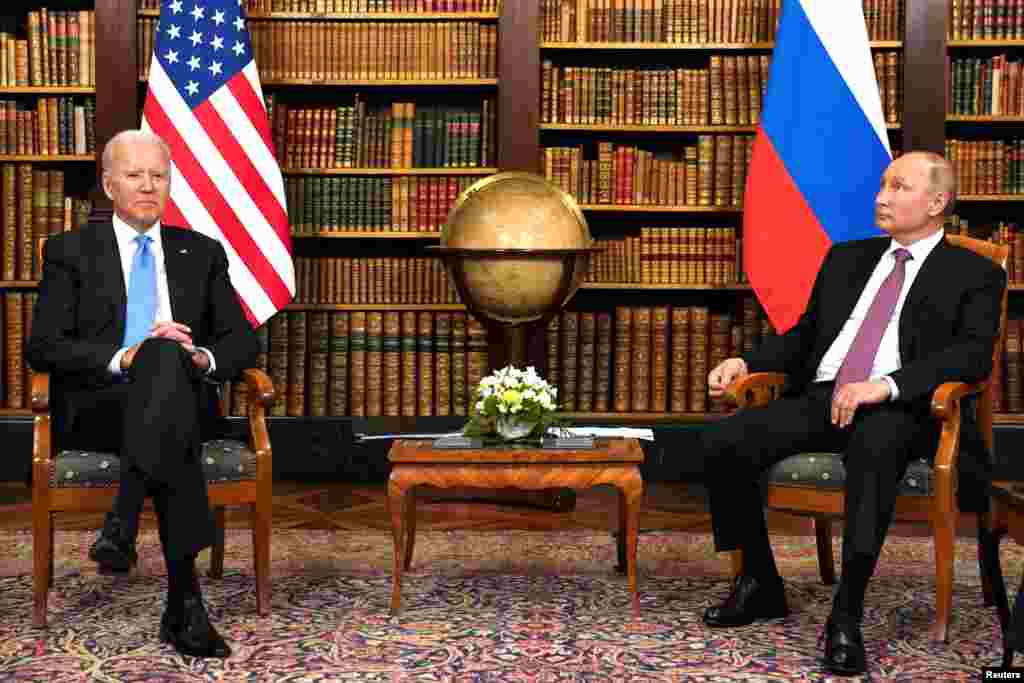 2021 júniusában Svájcban találkozott személyesen az orosz és az amerikai elnök. &bdquo;Oroszországot felelősségre fogják vonni, ha bevonul Ukrajnába. Keserves árat fizet majd ezért&rdquo; &ndash;​ utalt Biden a putyini Oroszország és a Nyugat között kialakult konfliktusra évértékelő beszédében