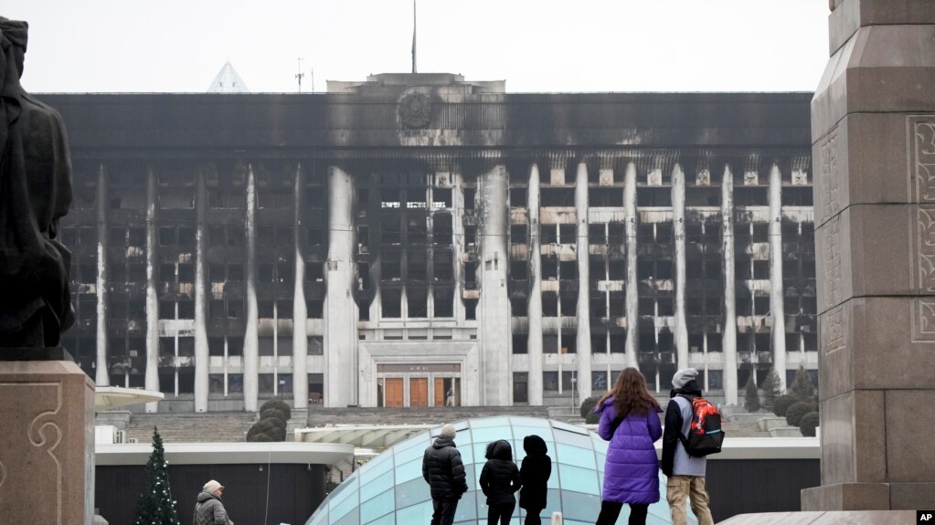 Обгоревшее здание акимата Алматы. 11 января 2022 года